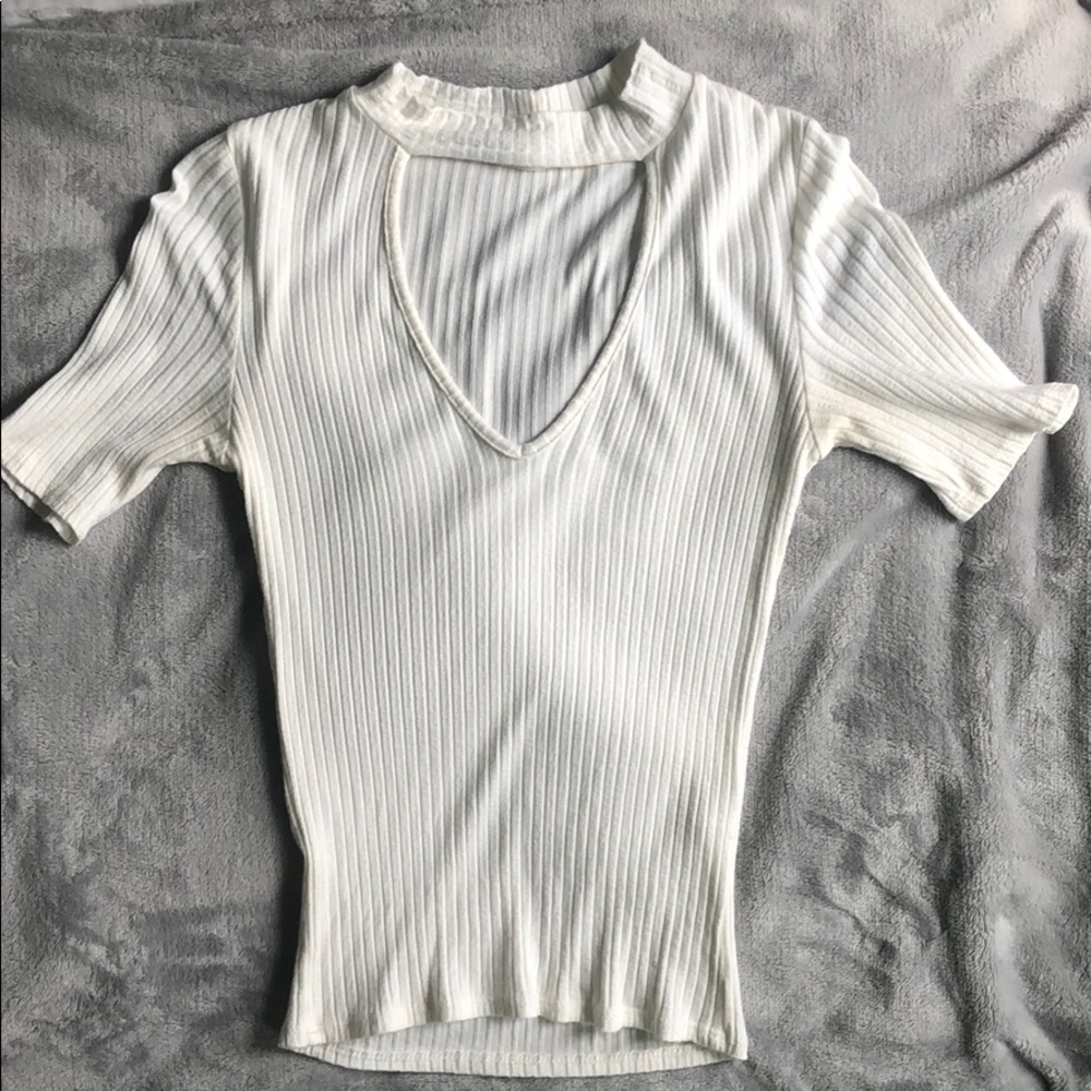 TRES BIEN SHORT SLEEVE CUT OUT